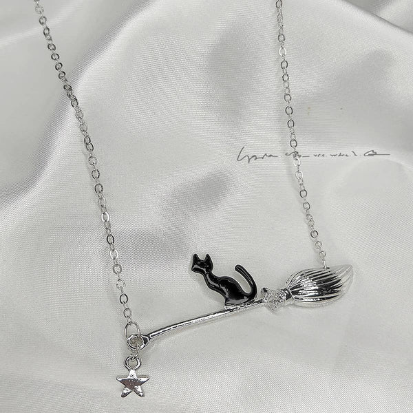 HALLOWEEN MAGIC BROOM BLACK CAT NECKLACE_CWAJE2434