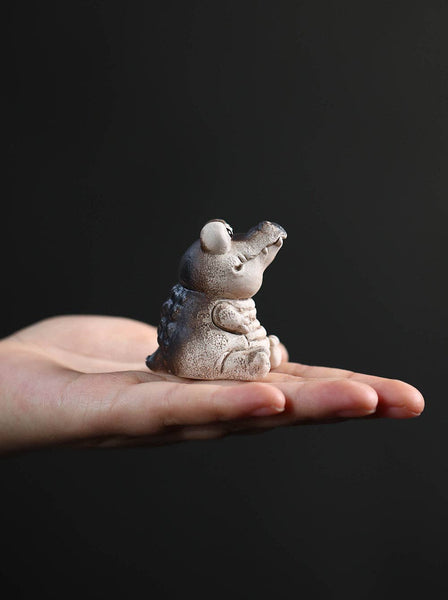 Gohobi Handmade Ceramic YiXing Clay Seating Crocodile Orname